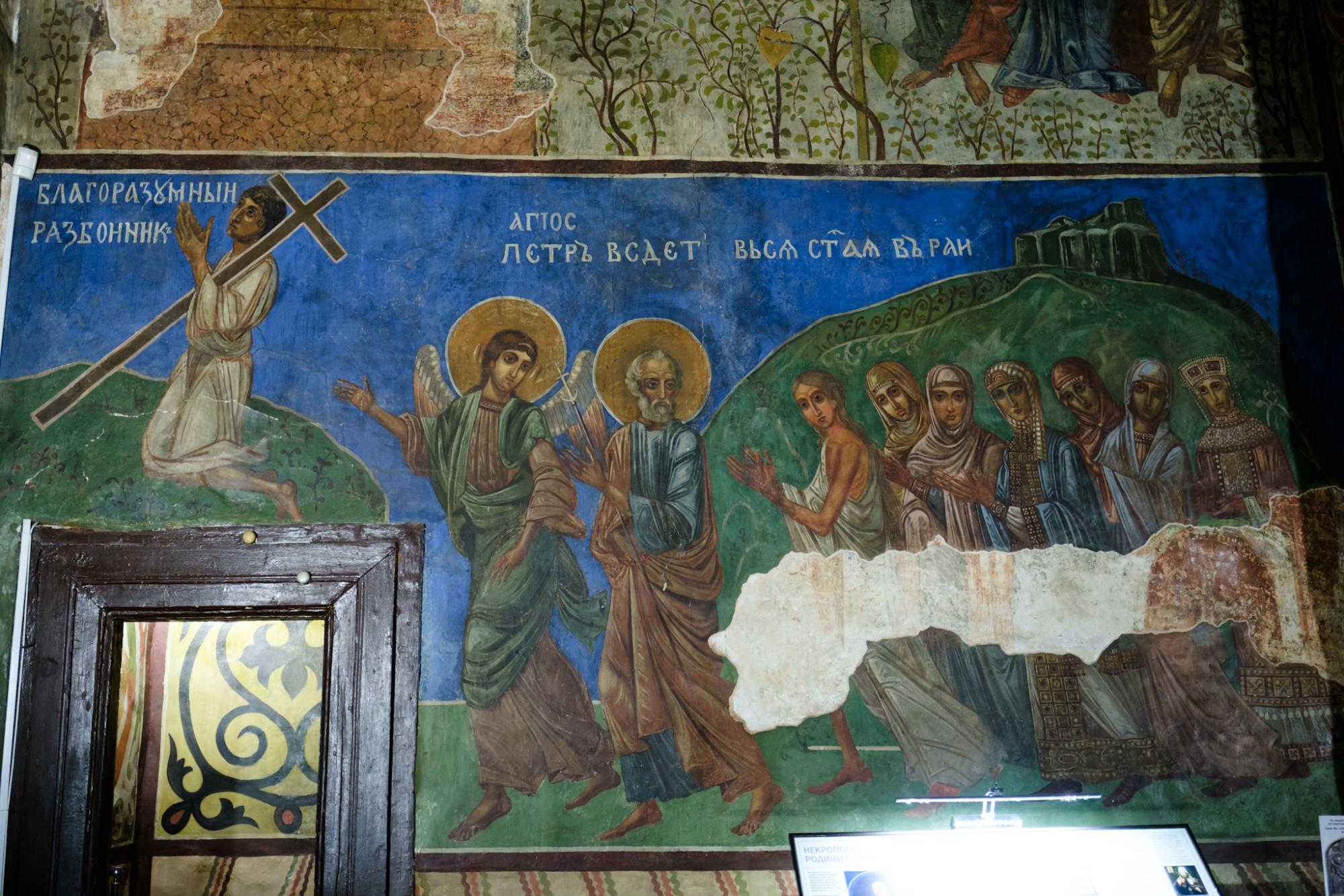 У пекло - тільки чоловіки: що зображено на давніх фресках Кирилівської церкви